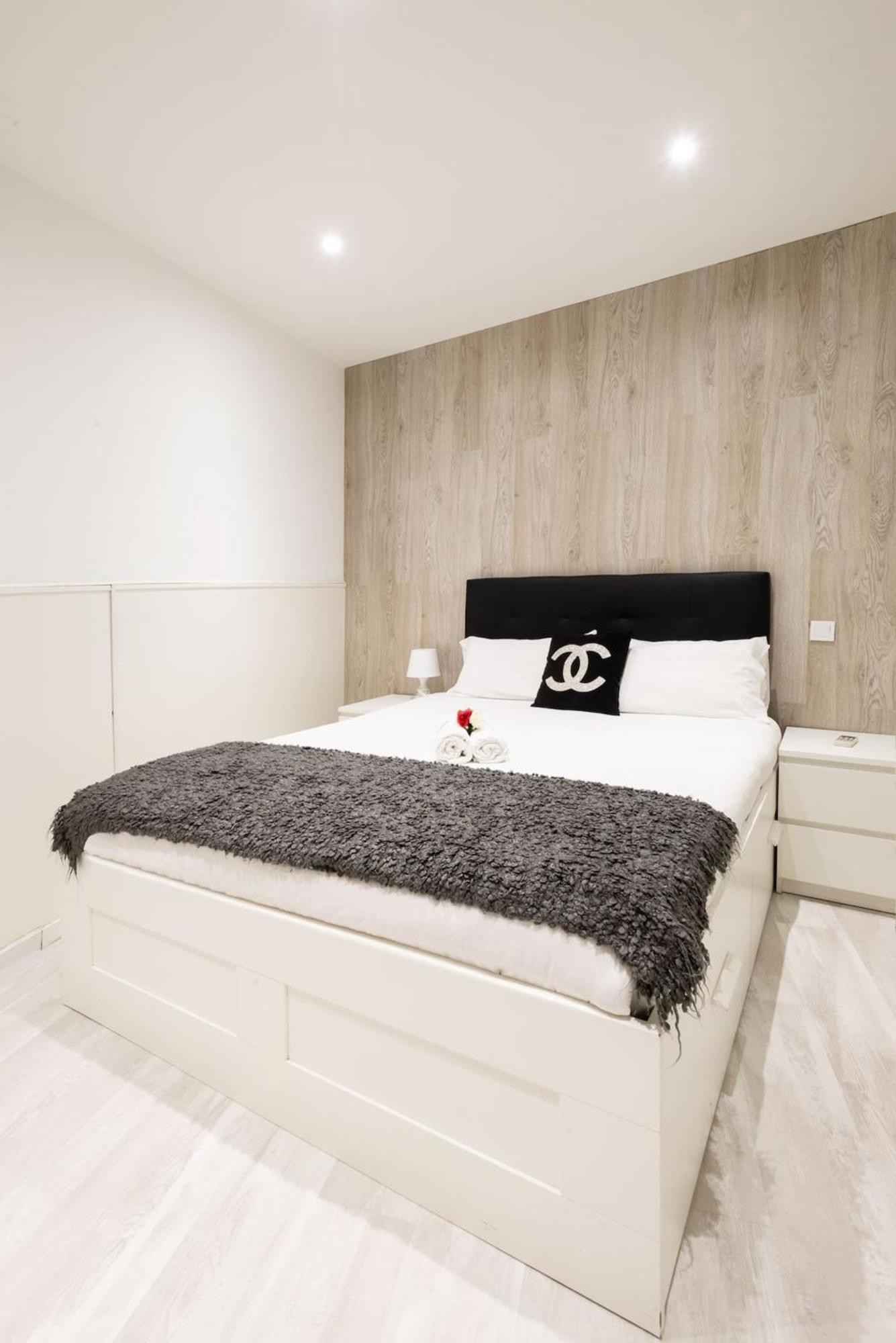 Apartamentos Day Madrid Tribunal Centro Gran Via Sol Esterno foto