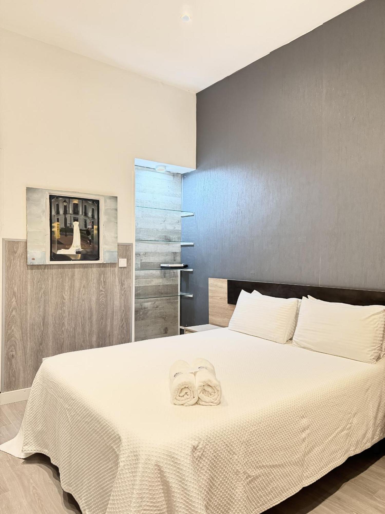 Apartamentos Day Madrid Tribunal Centro Gran Via Sol Esterno foto