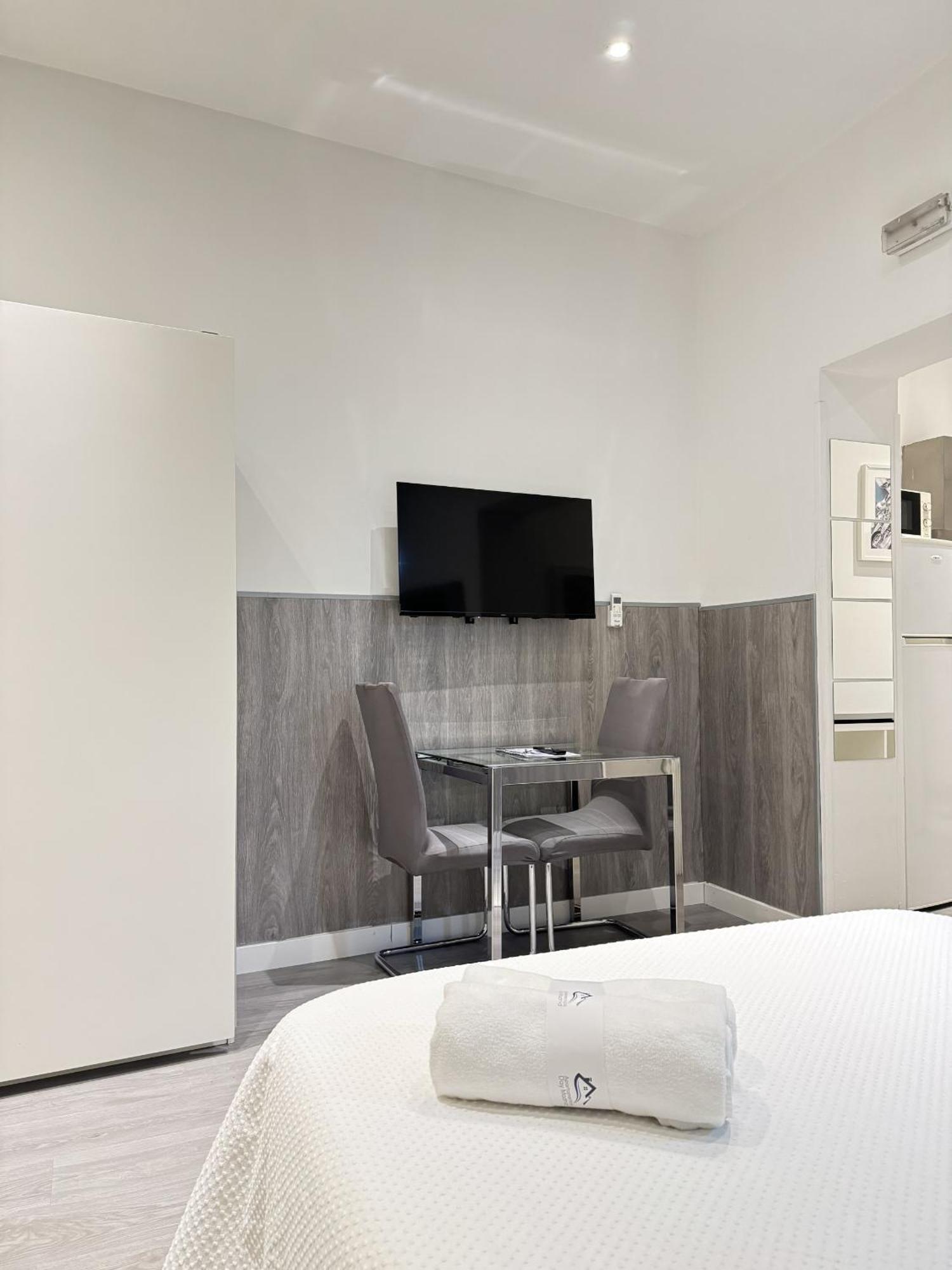 Apartamentos Day Madrid Tribunal Centro Gran Via Sol Esterno foto